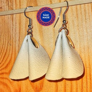 Nahkakorvikset - Poron nahkaa ja hopeaa